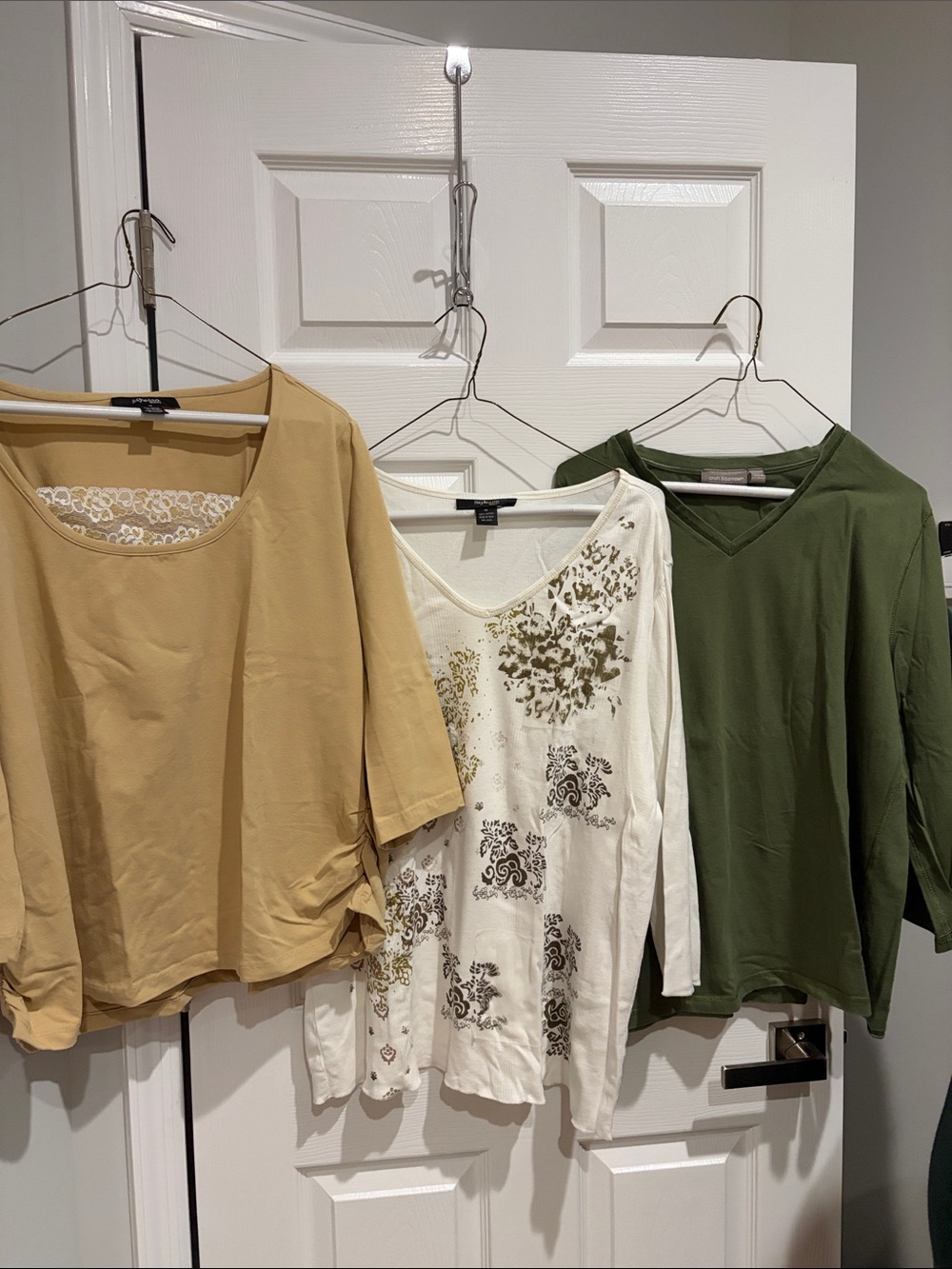 Set of 3 ✨ Women’s neutral tops, 1X